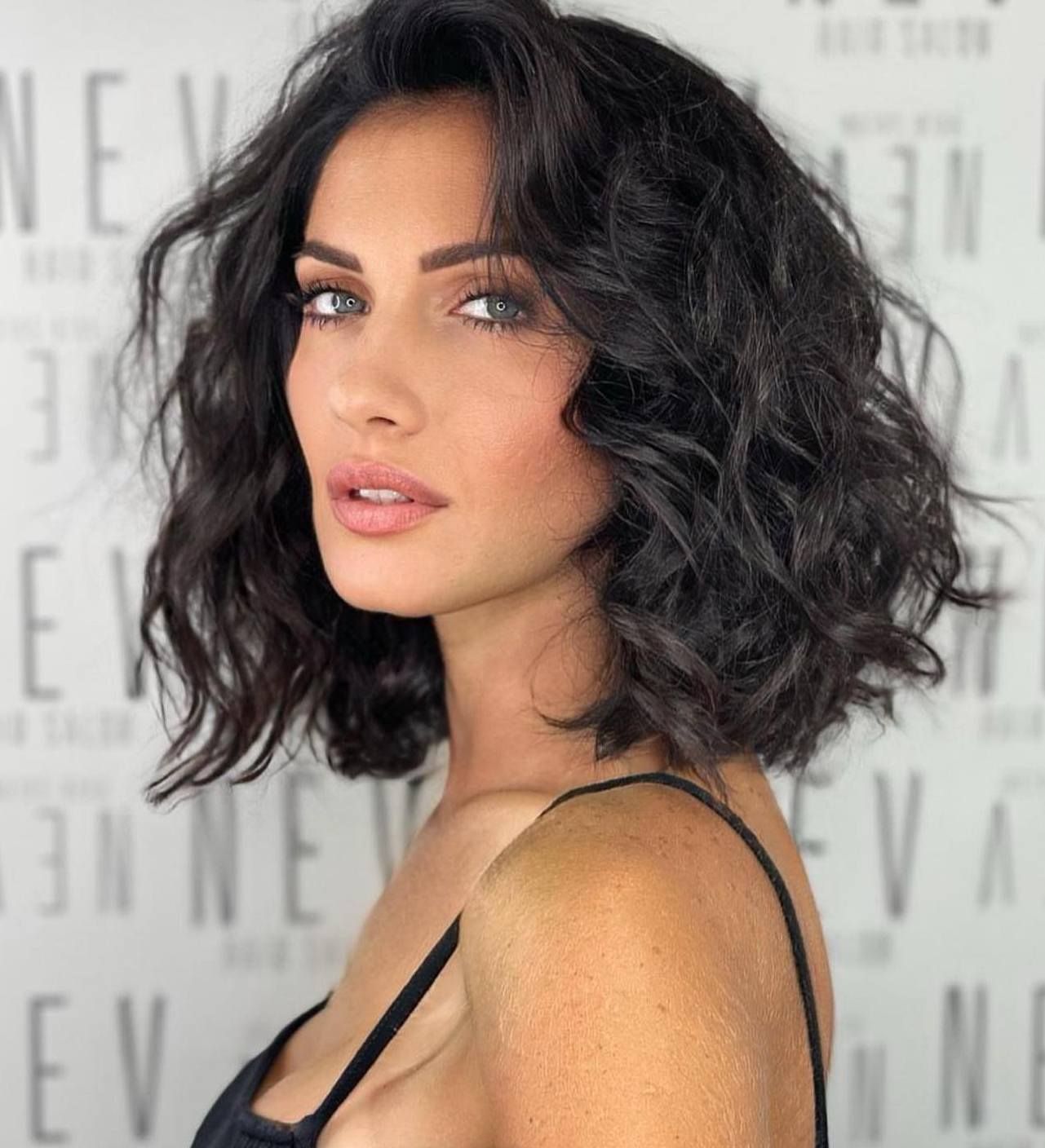 corte reto cabelo cacheado com camadas internas leves