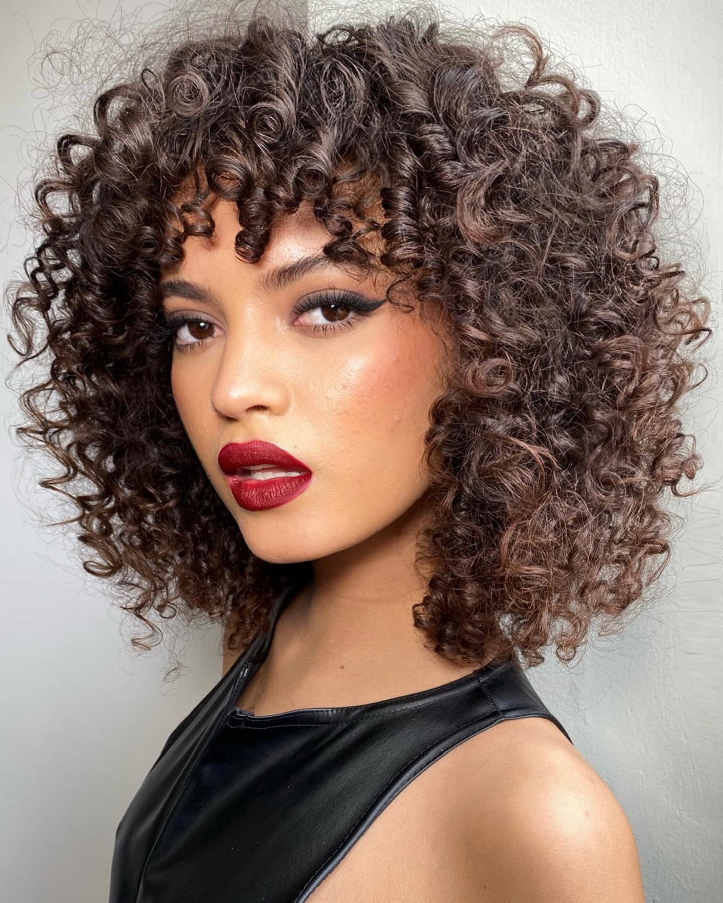 melhores cortes de cabelo cacheado para valorizar o volume