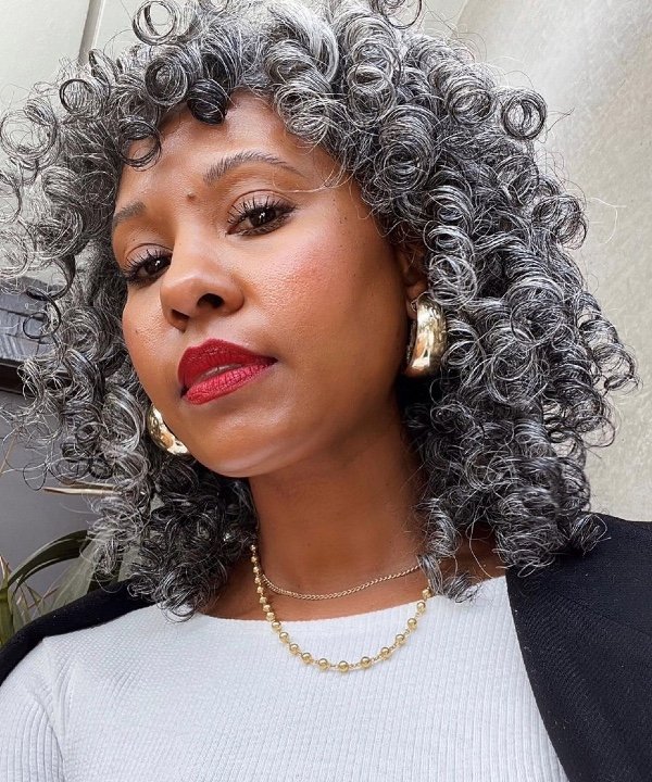 5 ideias de títulos:
1. Cortes de Cabelo Crespo: As Tendências Que Vão Dominar 2025/2026
2. Do Pixie ao Tapered: Cortes Curtos Que Valorizam o Cabelo Crespo
3. Cabelo Crespo Masculino: Estilos Modernos e Autênticos para 2025
4. Especialistas em Cabelo Crespo: Onde Encontrar os Melhores Cortes
5. Como Escolher o Corte Ideal para Cabelo Crespo: Dicas e Inspirações