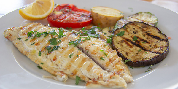 cozinha grega versus mediterrânea qual escolher