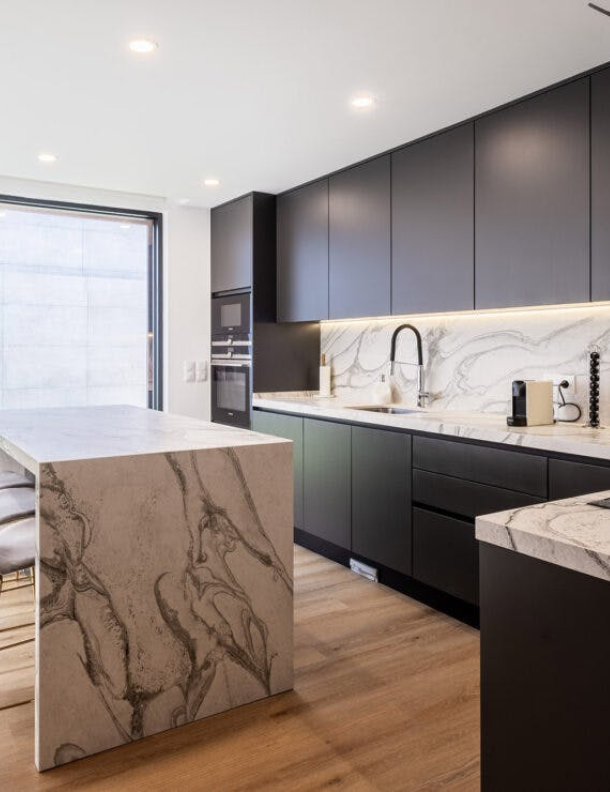 Cozinha Planejada vs. Modulada: Qual a Melhor Opção para Seu Espaço?