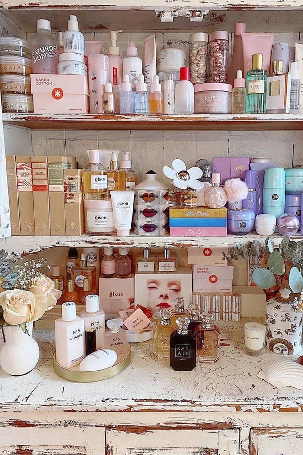 5 ideias de títulos:
1. Neutrogena Hydro Boost: O Segredo para uma Pele Radiante e Hidratada
2. Isdin Acniben: Seu Aliado no Controle do Brilho e Oleosidade Facial
3. Vichy Normaderm: Soluções para Pele Oleosa e com Tendência a Acne
4. Guia Completo de Géis Hidratantes: Encontre o Ideal para Sua Pele
5. Rotina de Skincare para Pele Oleosa: Produtos Essenciais para o Dia a Dia