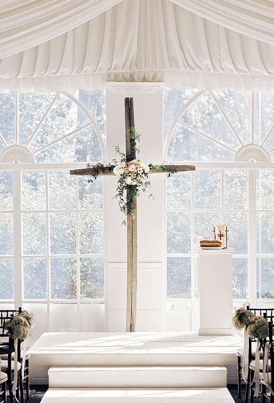 tipos de decoração cruz igreja