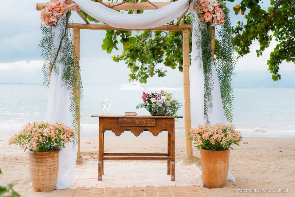 custo decoração casamento praia simples barato