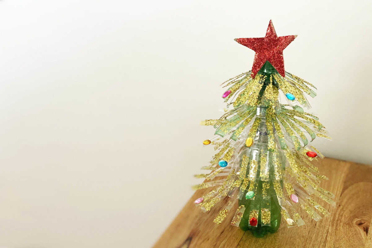 como fazer enfeites de natal com garrafa pet