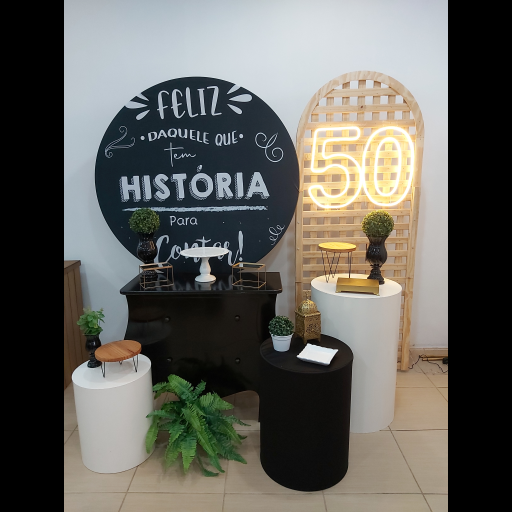 decoração 50 anos preto e dourado