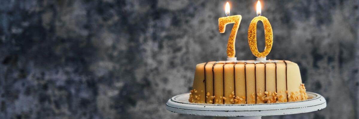 decoração 70 anos dourado