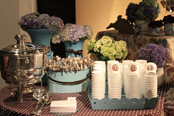 como fazer centro de mesa alice no país das maravilhas adulto