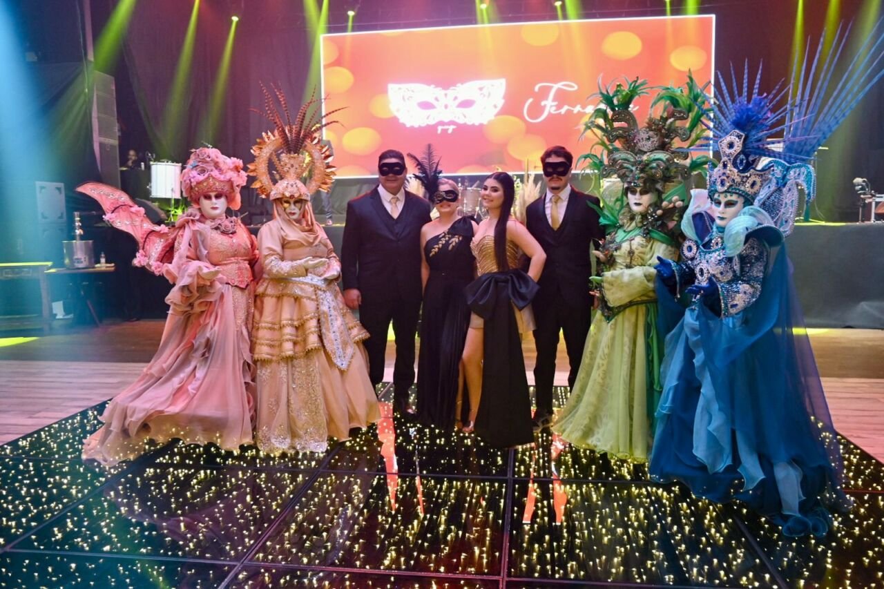decoração baile de máscaras para casamento
