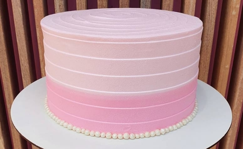 inspiração bolo rosa para aniversário feminino