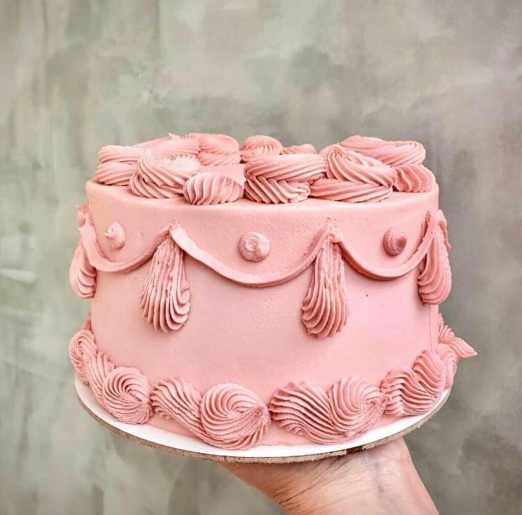 como fazer bolo rosa com flores naturais