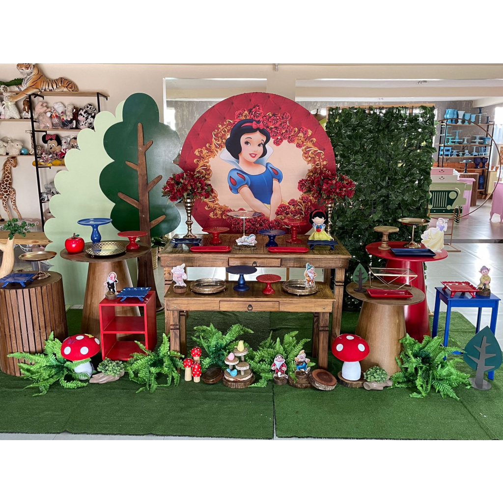 decoração branca de neve luxo vs clássica
