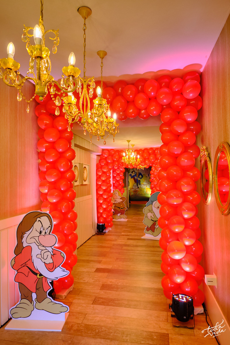 decoração branca de neve luxo vs clássica