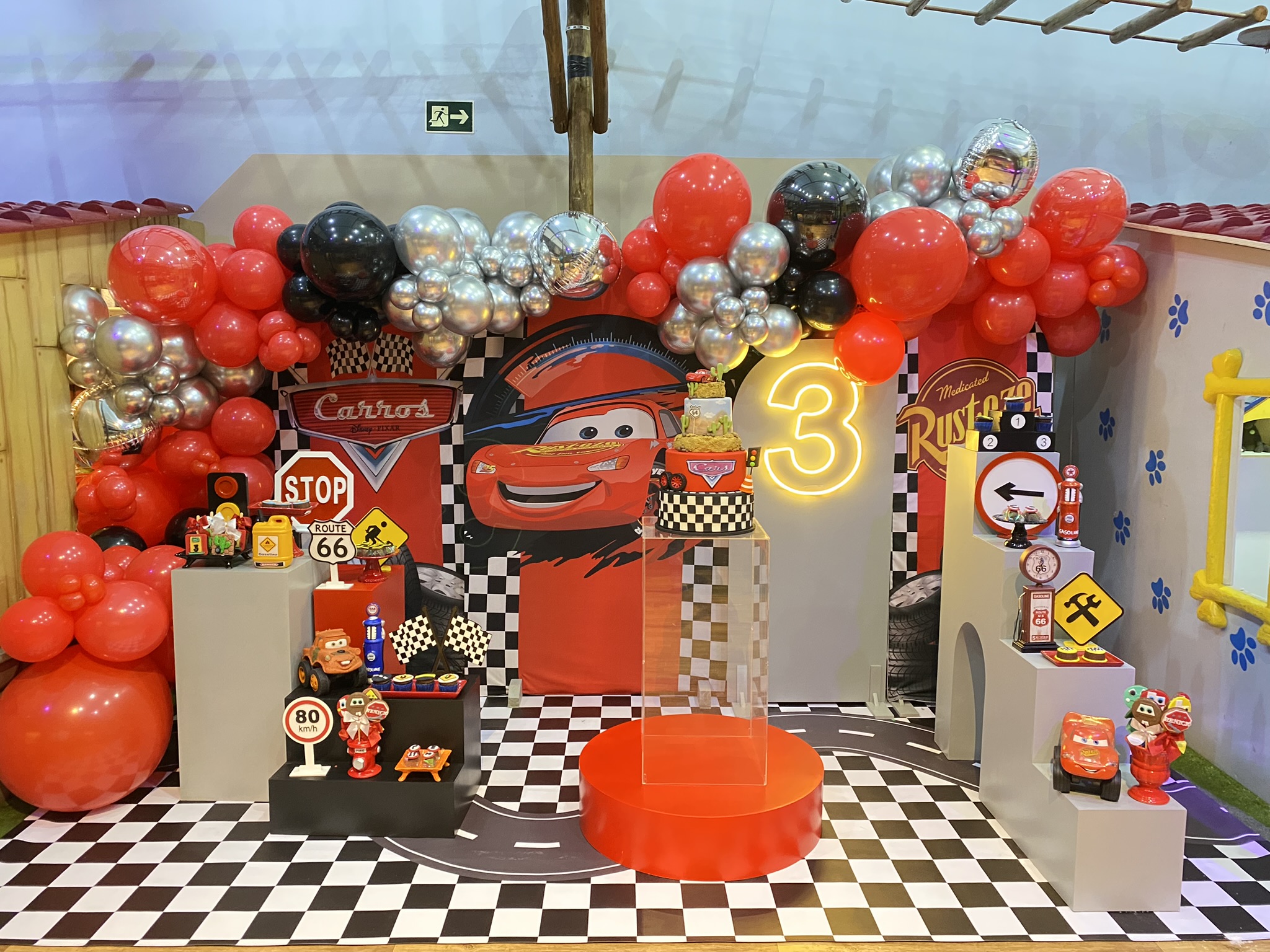 ideias de decoração para quarto de menino carros