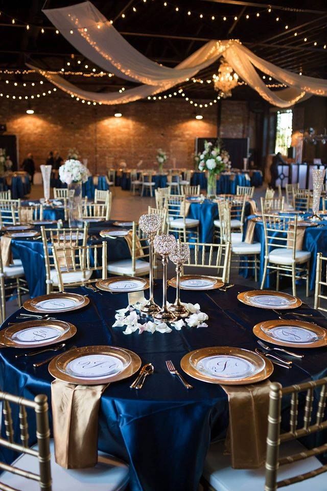 decoração casamento azul royal e branco