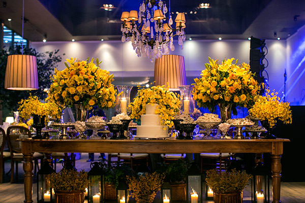 decoração casamento azul royal e branco