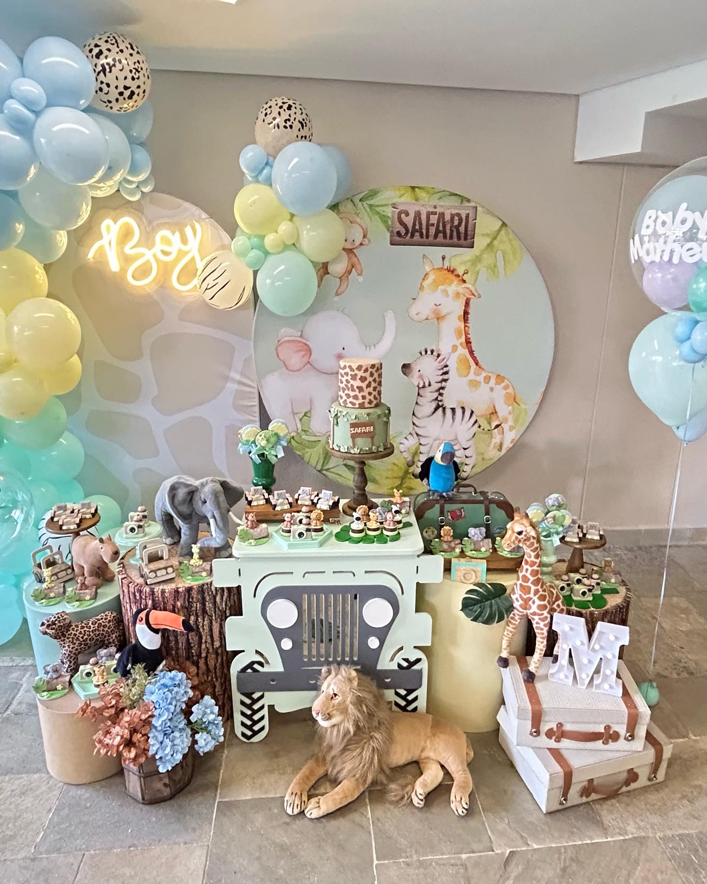 decoração chá de bebê safari com balões