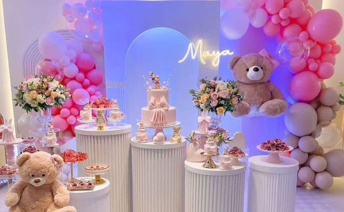 decoração chá de fraldas menina rosa e branco