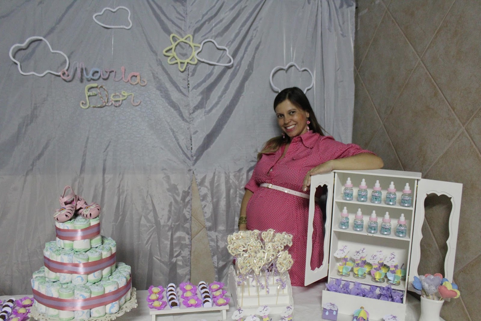 decoração chá de fraldas menina com painel redondo
