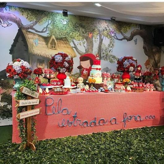 locação decoração chapeuzinho vermelho