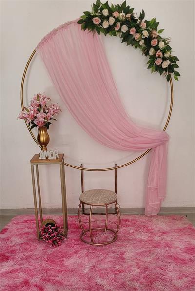 decoração com arco de flores