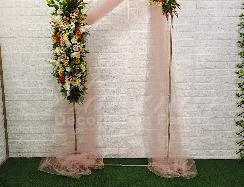 decoração com arco de flores