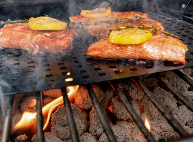 como evitar que assa peixe pintado desbote