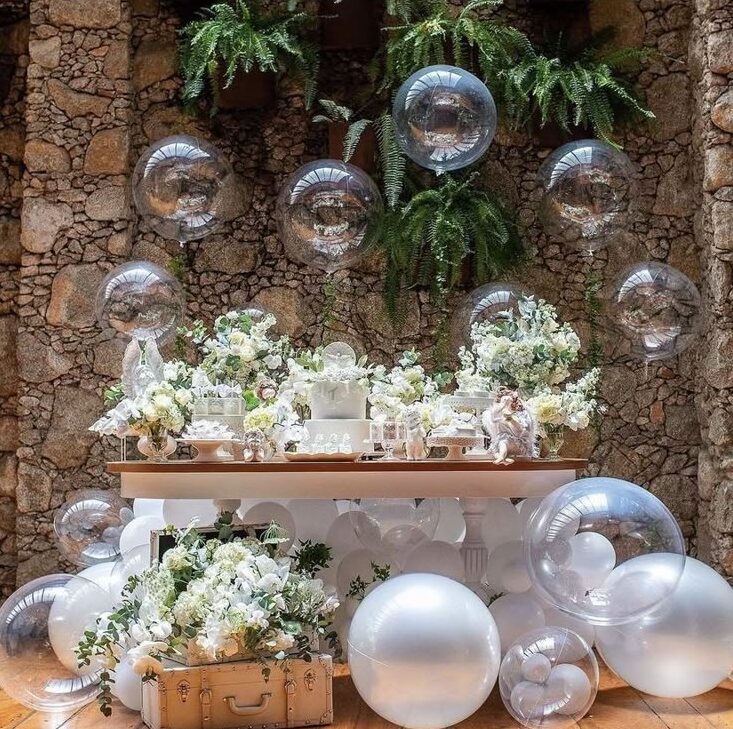 decoração com balão bubble no teto