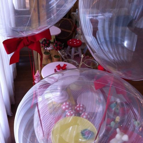 decoração com balão bubble no teto