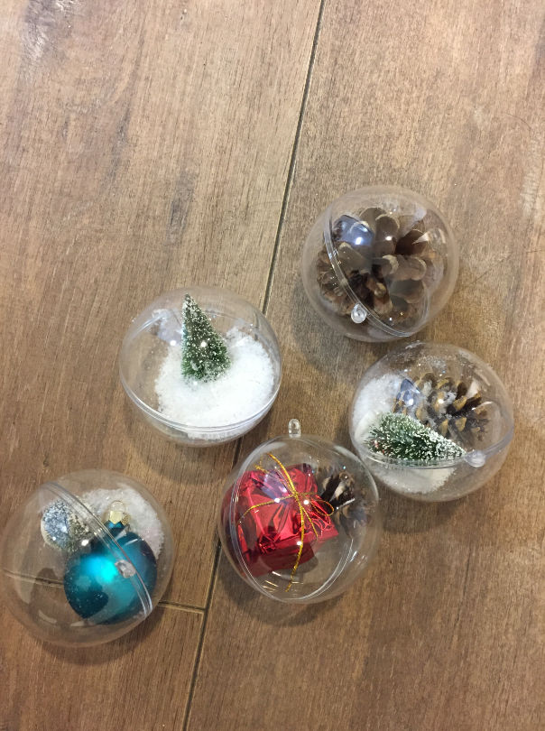 como preencher bolas transparentes para decoração de natal