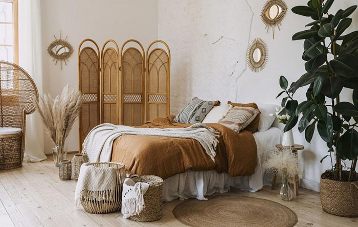 Do boho ao rústico: a versatilidade dos cestos de palha na decoração