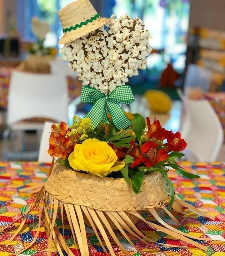 ideias criativas decoração parede chapéu de palha