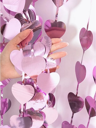 ideias criativas de decoração com cortina metalizada para festas infantis