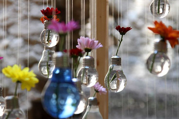 decoração com lâmpadas penduradas baratas