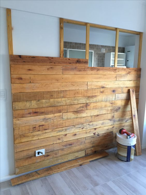parede rústica com pallet