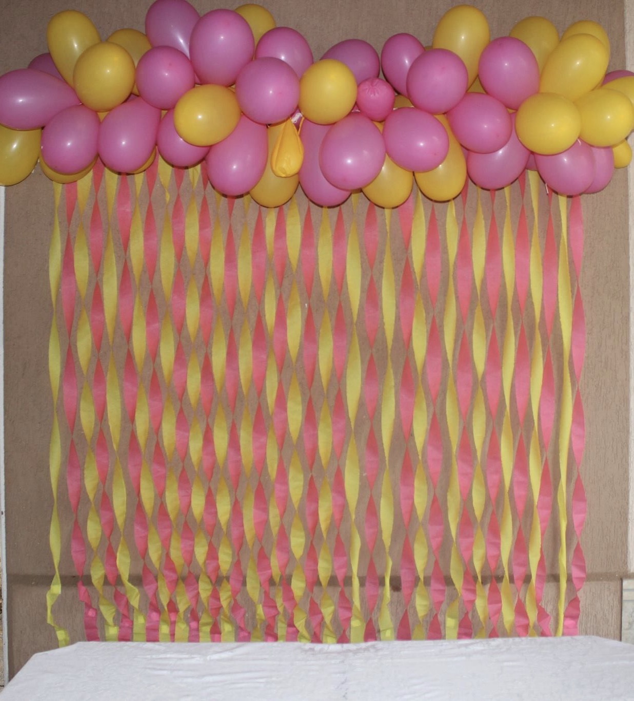 Cortina de tiras de papel crepom