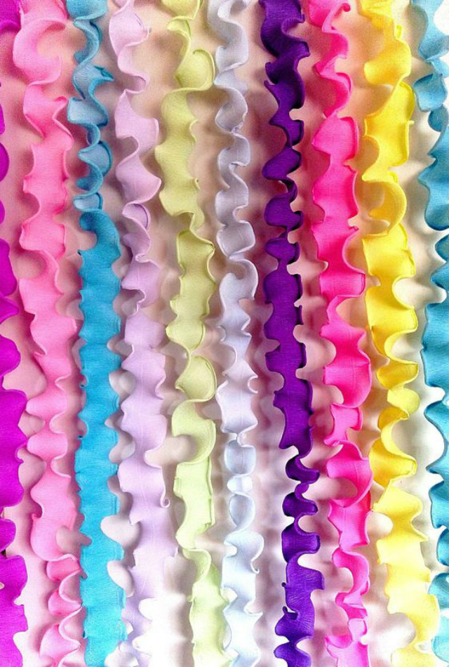 Franjas sobrepostas de papel crepom