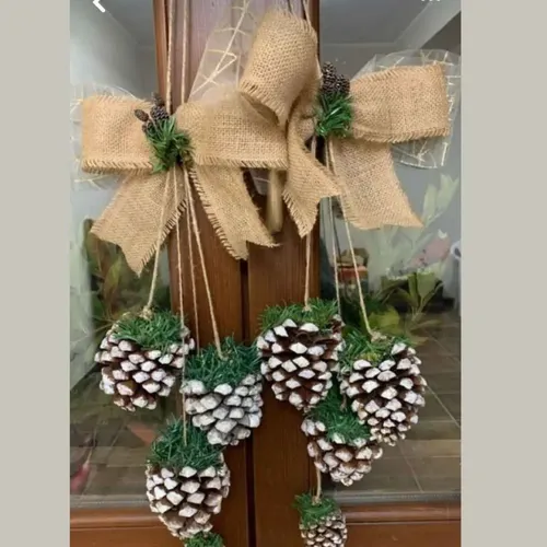 enfeites de natal com pinhas pintadas