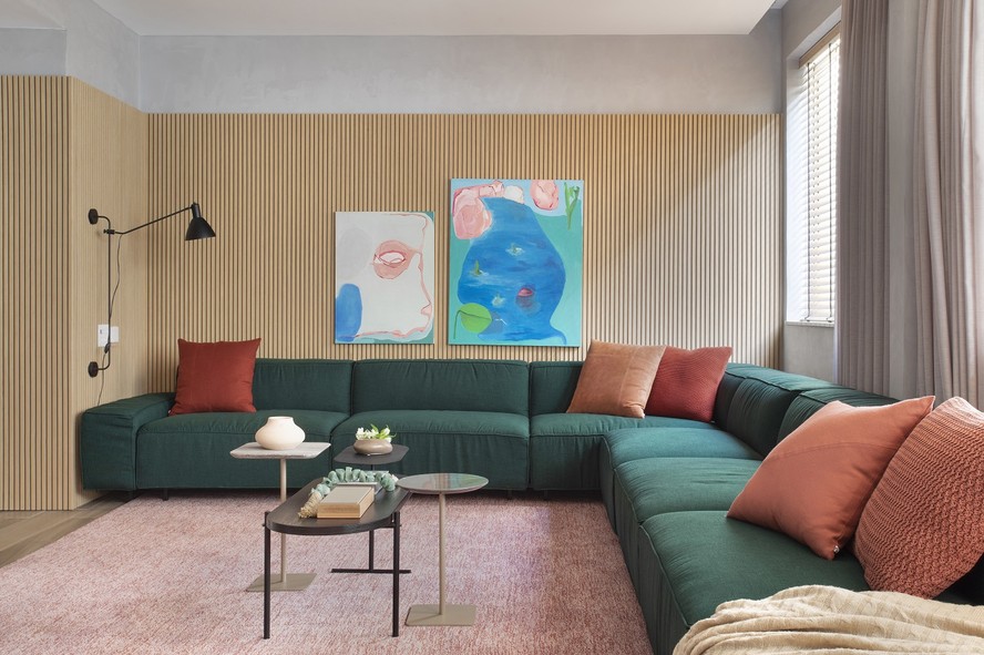 decoração com sofa verde escuro