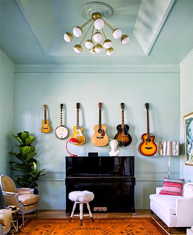 erros ao decorar sala com violão