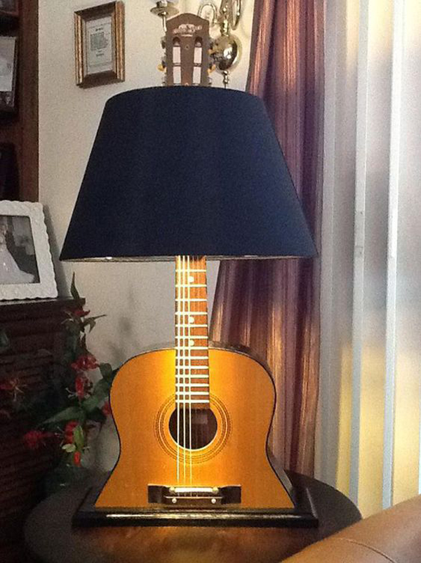 erros ao decorar sala com violão