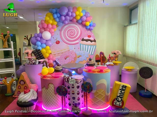 mesa decorada confeitaria