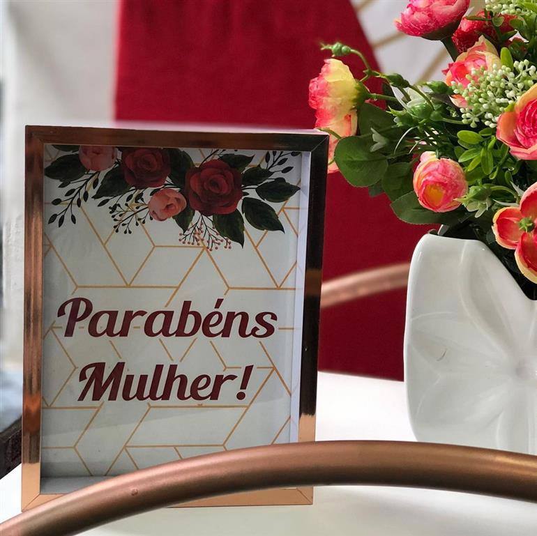 decoração culto de mulheres com balões