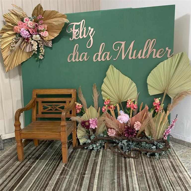 decoração culto de mulheres rosa e dourado