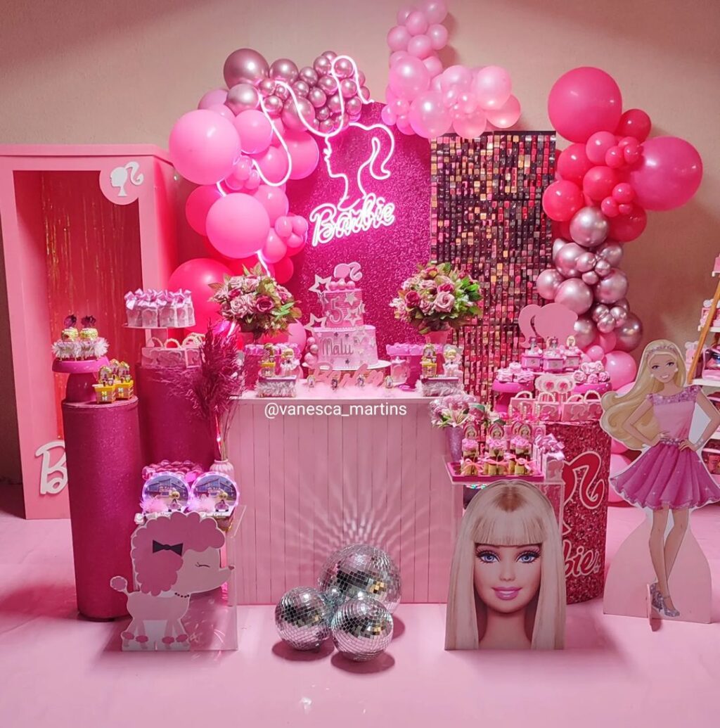 Móveis e acessórios estilo Barbie