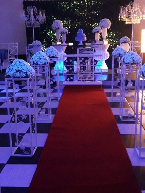 ideias criativas para decorar a entrada do salão de casamento