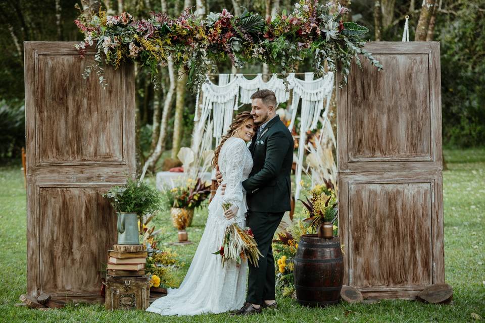 decoração de entrada de salão de casamento moderno vs rústico