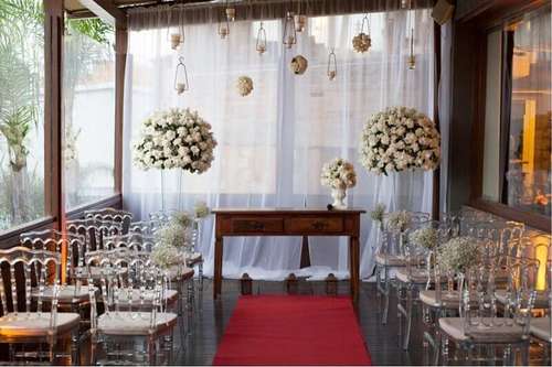 decoração da entrada do salão de festa para casamento