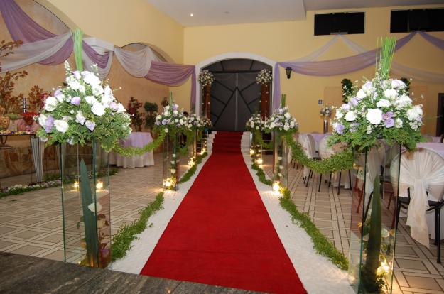decoração de entrada de salão de casamento moderno vs rústico