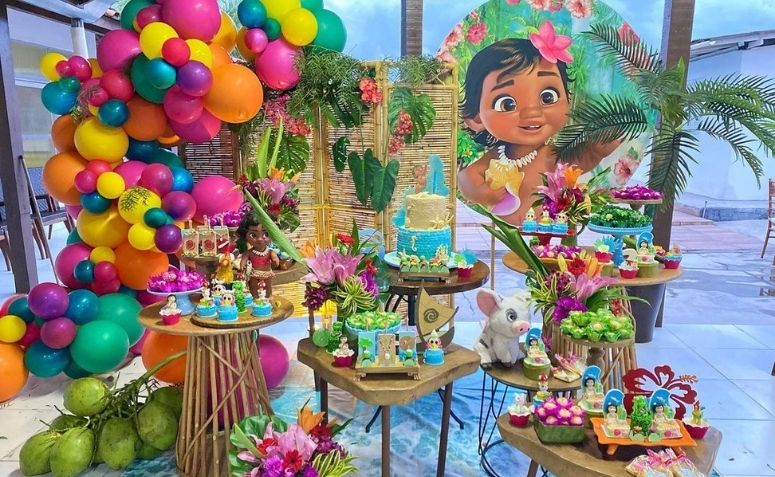 decoração Moana vs decoração tropical genérica